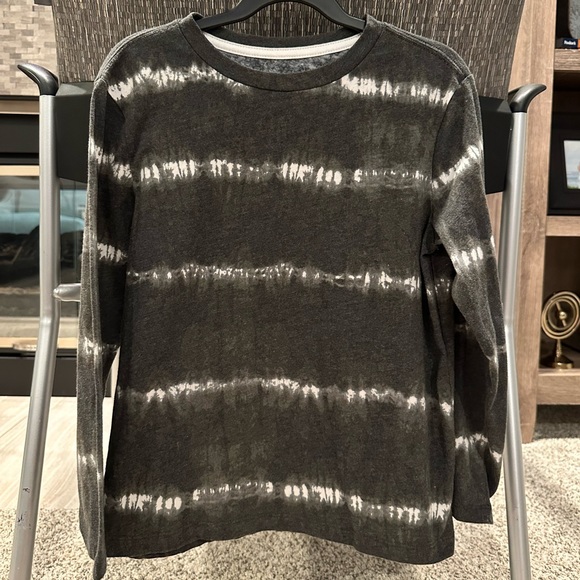 Old Navy long sleeve t-shirt - Picture 1 of 3